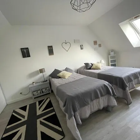 Maison Dans Un Parc De Verdure - 2 Lits Simples